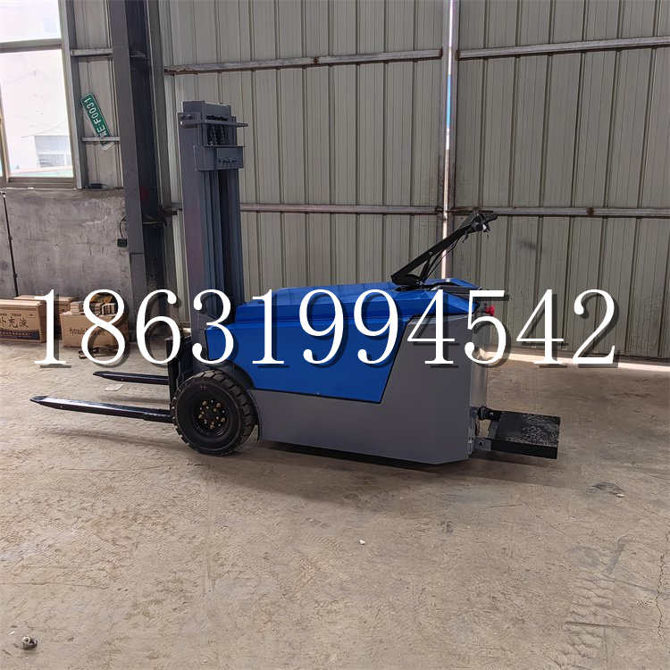 巴彦县全电动叉车插腿式堆高车液压装卸车1.5吨升高小型站驾式铲车